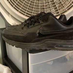 NIKE LTE 3 SZE 9.5 BLACK